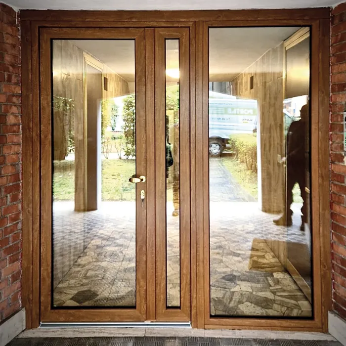 Un nuovo portoncino d’ingresso per un condominio a Milano