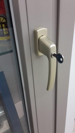 maniglia per finestre antieffrazione