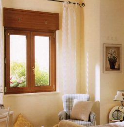 finestre in pvc effetto legno con vetri anti rumore e cassonetto in pvc alto isolamento
