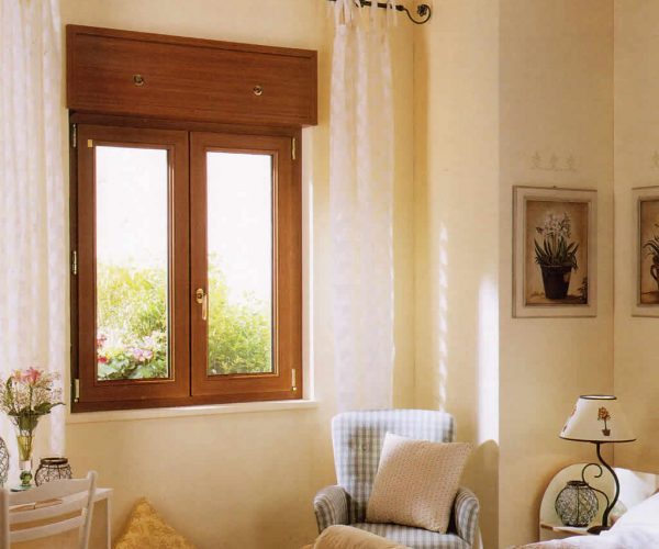 finestre in pvc effetto legno con vetri anti rumore e cassonetto in pvc alto isolamento