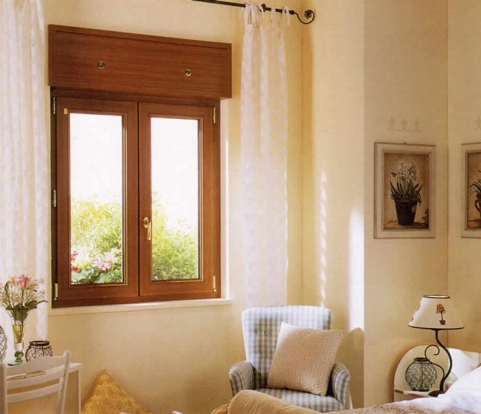 finestre in pvc effetto legno con vetri anti rumore e cassonetto in pvc alto isolamento