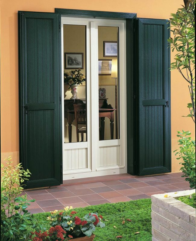 Porta finestra in pvc con Persiana Althea verde antico con antone cieco