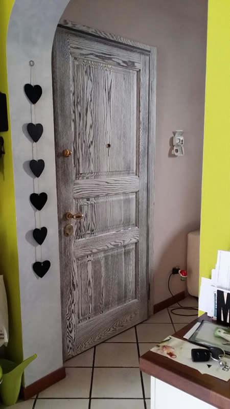 Porta blindata con pannello legno massello